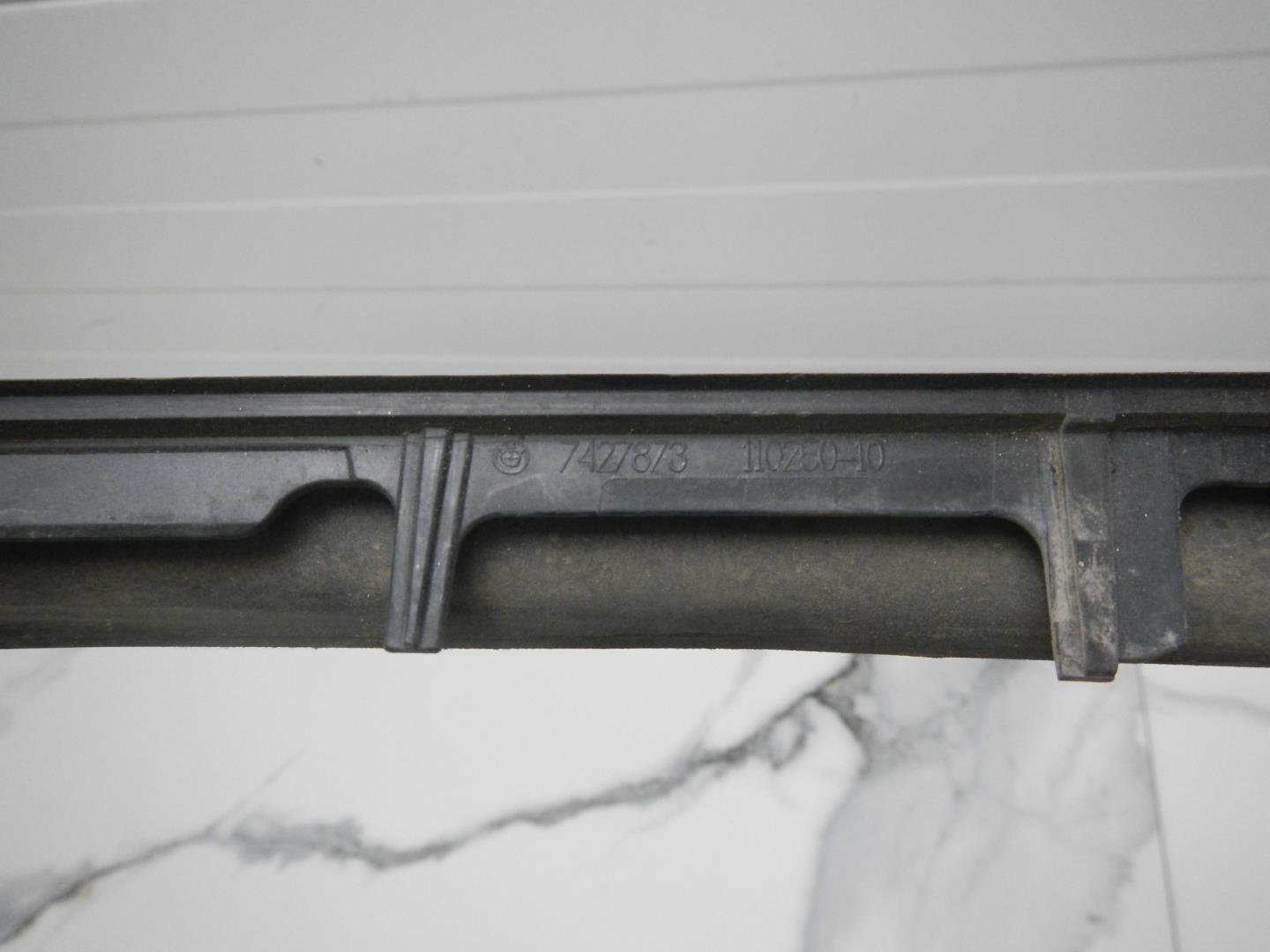 Молдинг лобового стекла