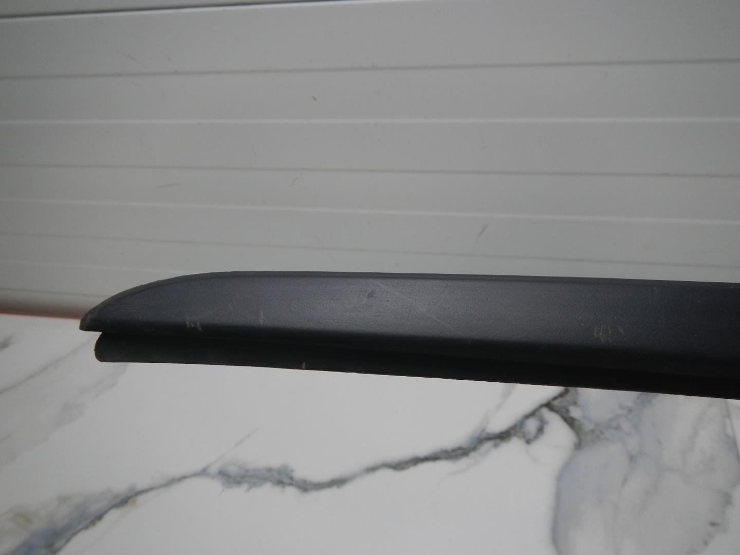 Молдинг лобового стекла