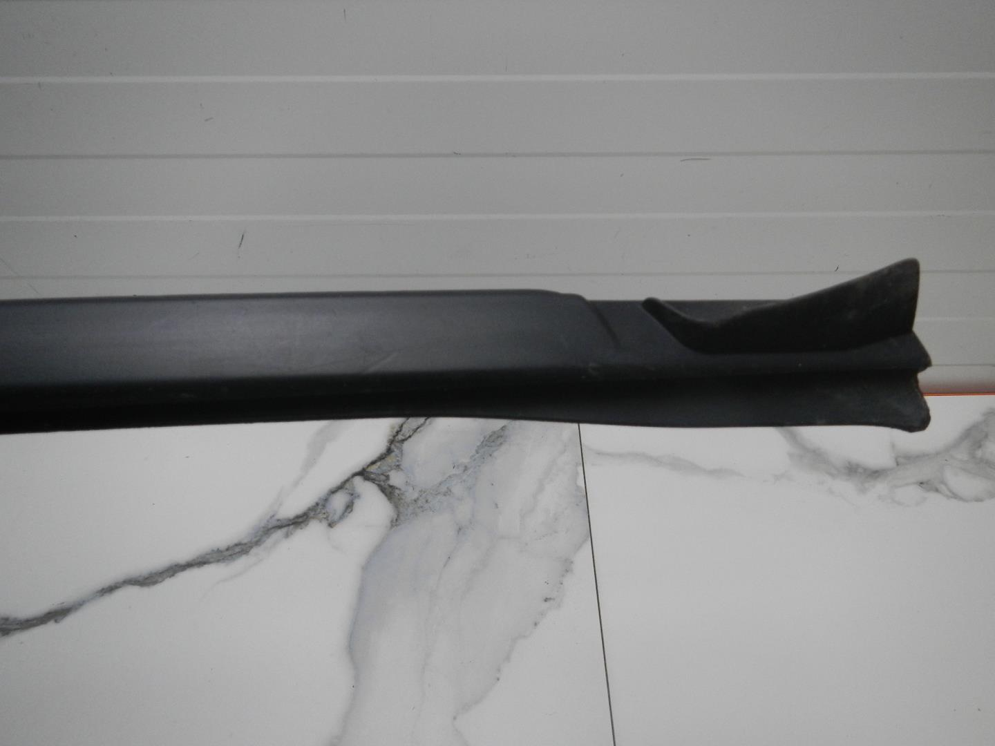 Молдинг лобового стекла