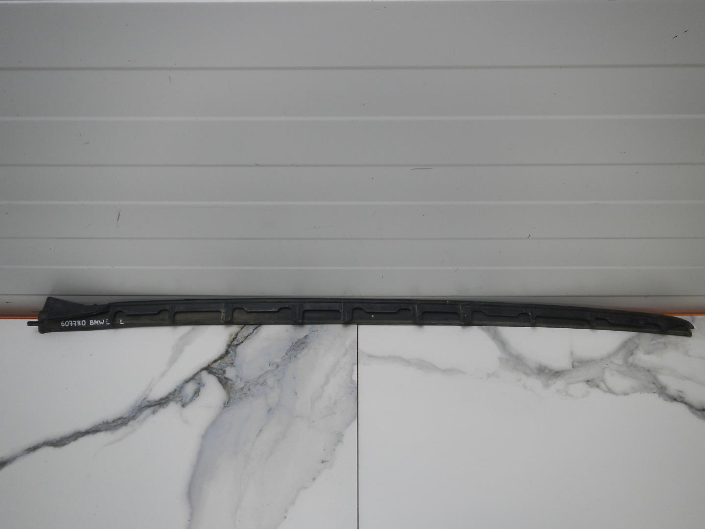 Молдинг лобового стекла