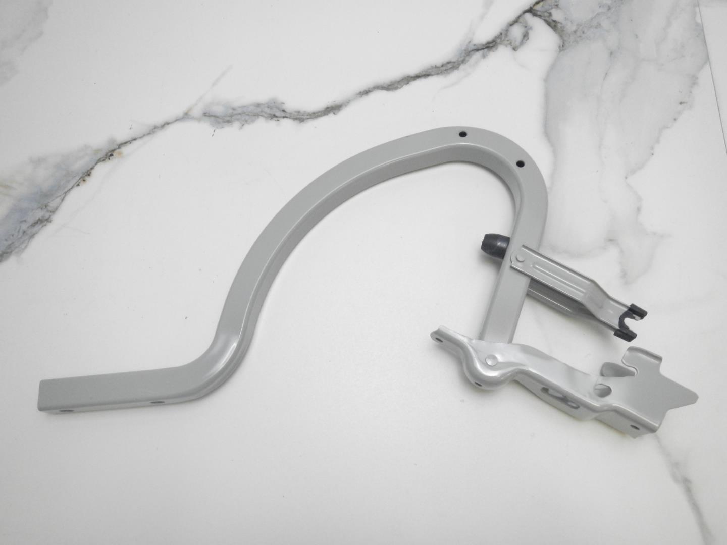 Петля крышки багажника