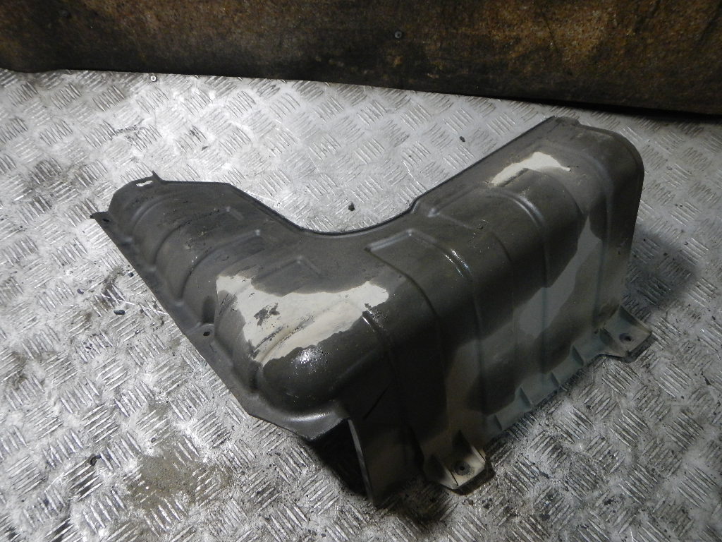 Пыльник двигателя боковой правый