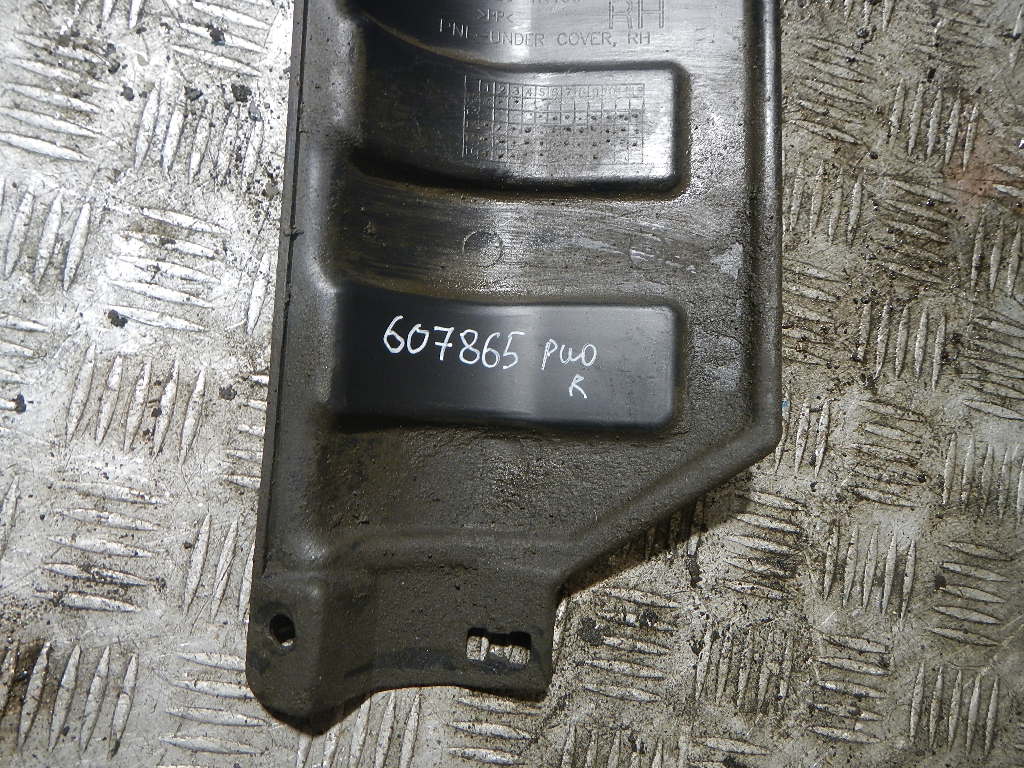 Пыльник двигателя боковой правый