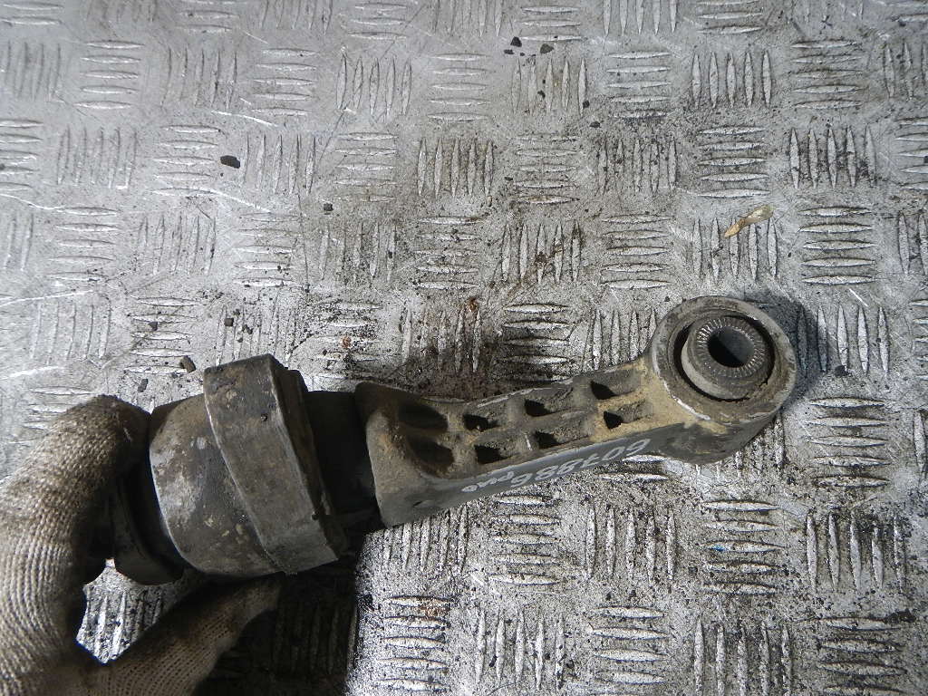 Опора двигателя задняя