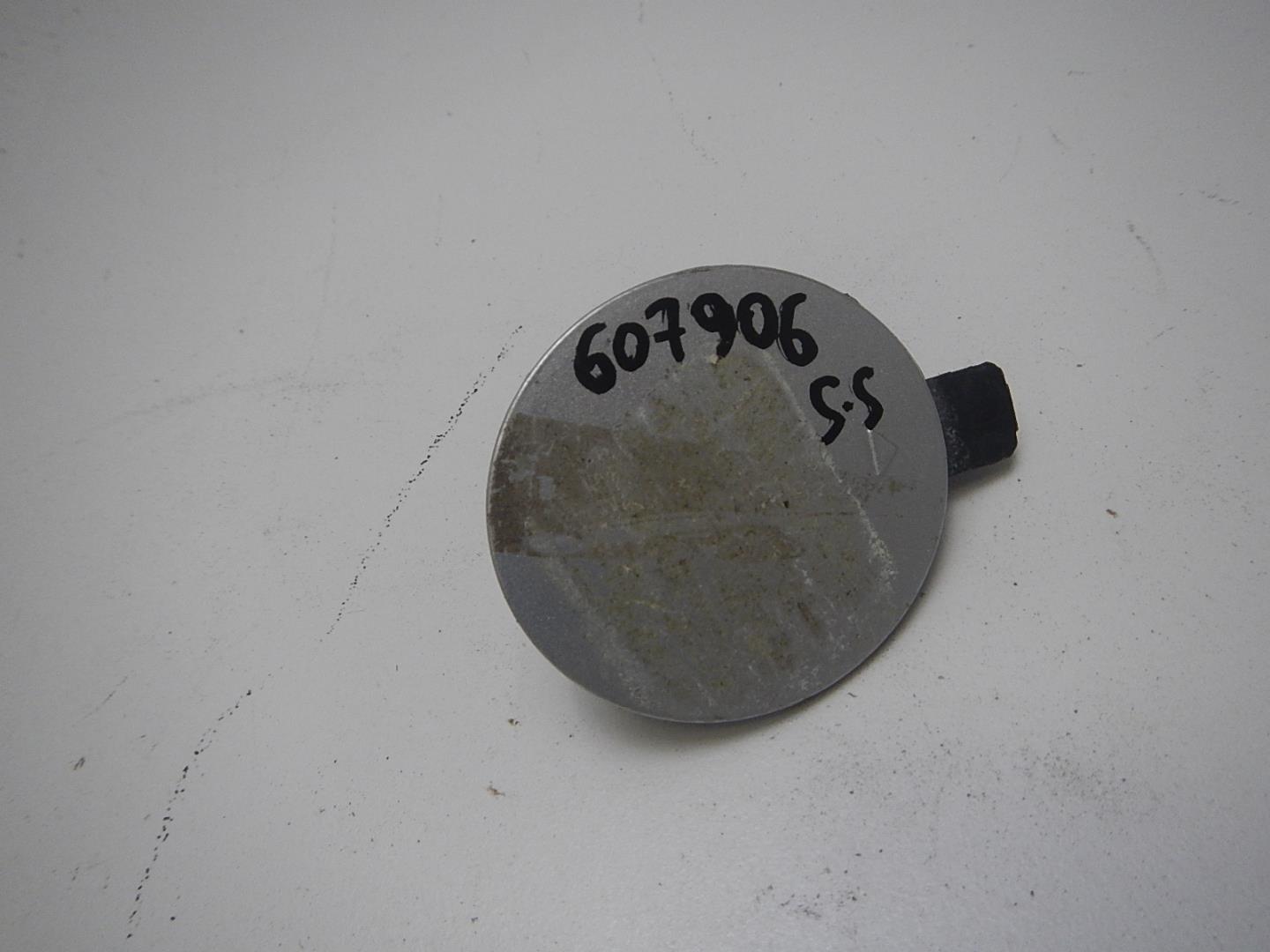 Заглушка буксировочного крюка