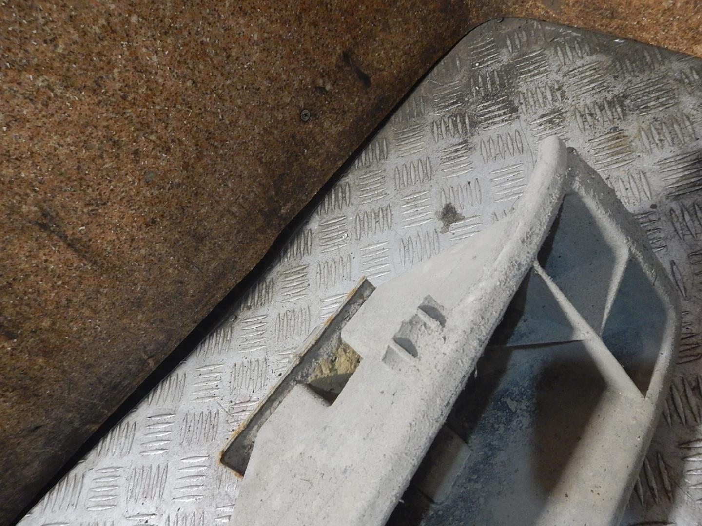 Усилитель заднего бампера