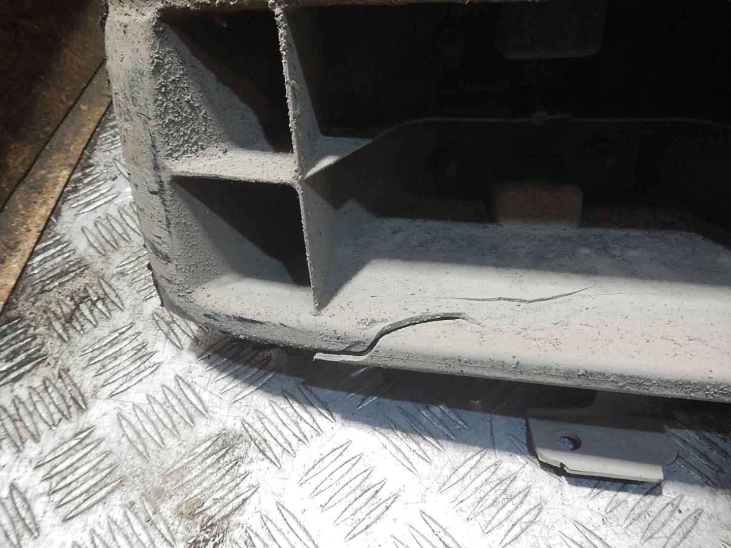 Усилитель заднего бампера