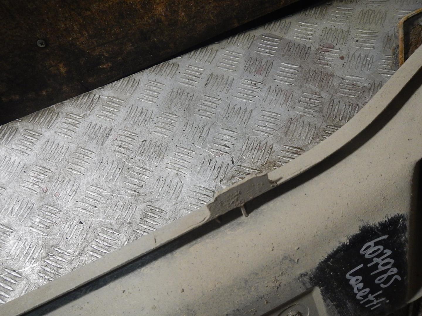 Усилитель заднего бампера