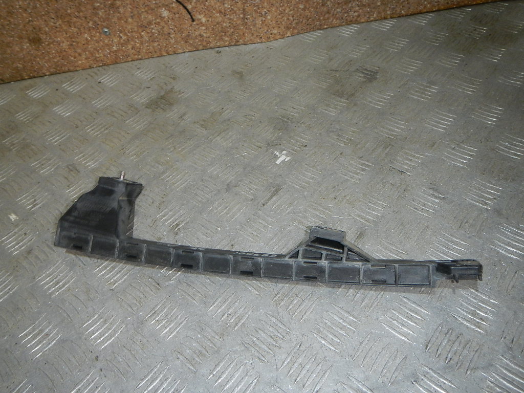 Направляющая стекла двери