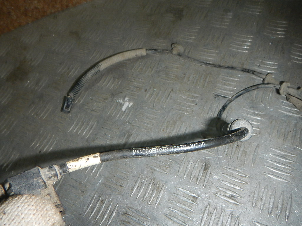 Датчик ABS передний левый