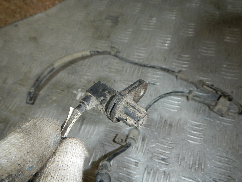 Датчик ABS передний левый