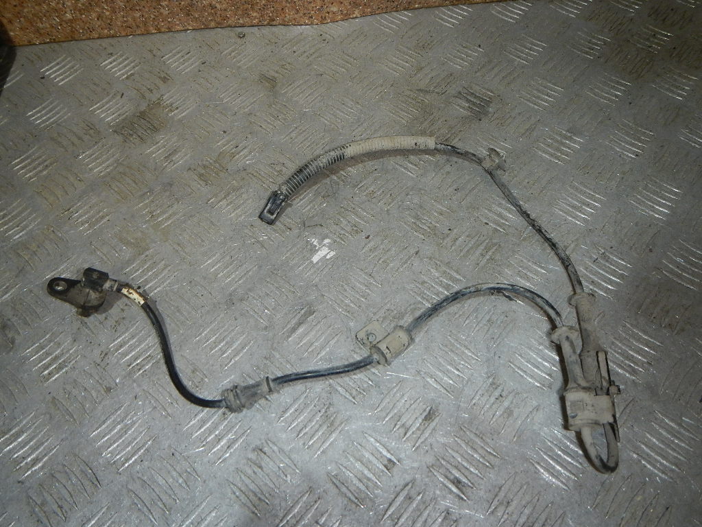 Датчик ABS передний левый