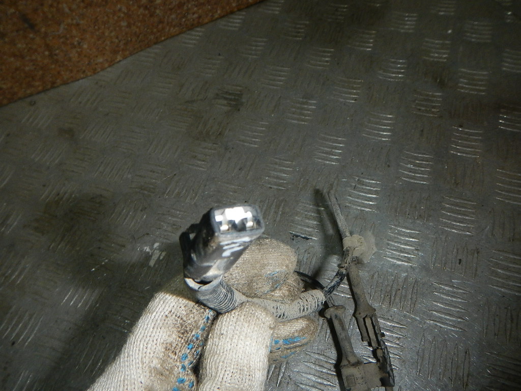 Датчик ABS передний левый