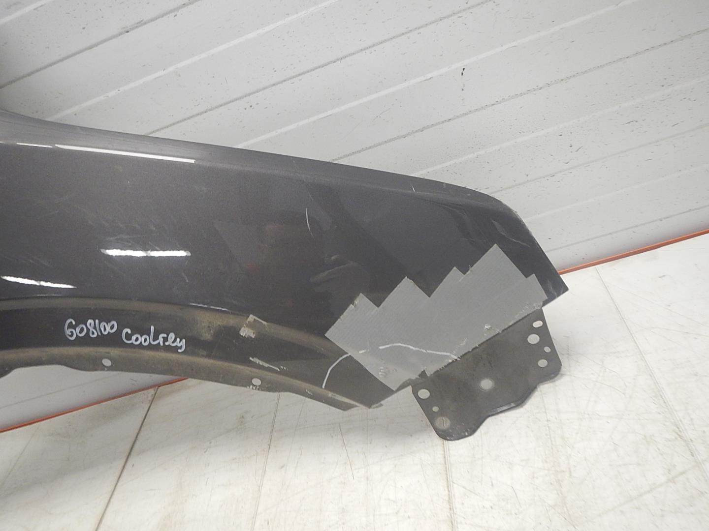 Крыло переднее правое