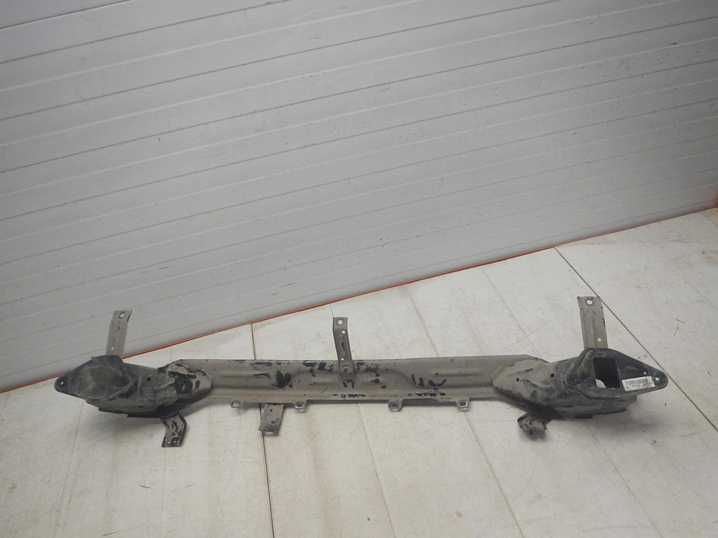 Усилитель заднего бампера