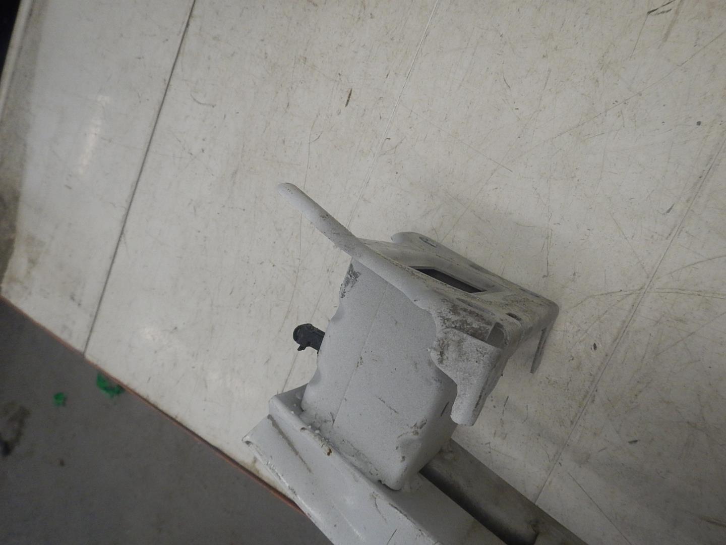 Усилитель переднего бампера