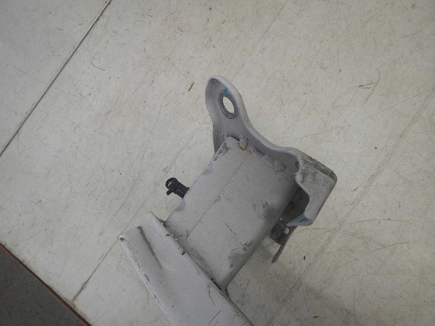 Усилитель переднего бампера