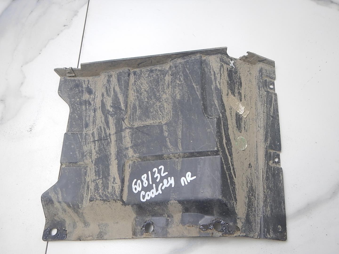 Пыльник двигателя боковой правый