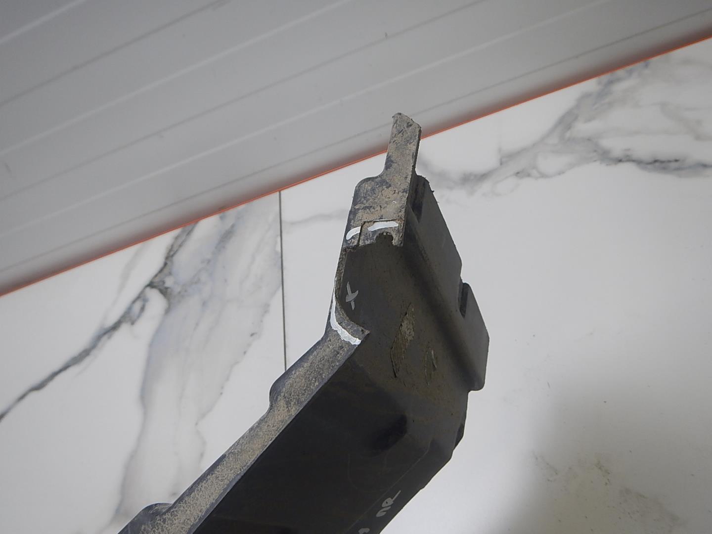 Пыльник двигателя боковой правый