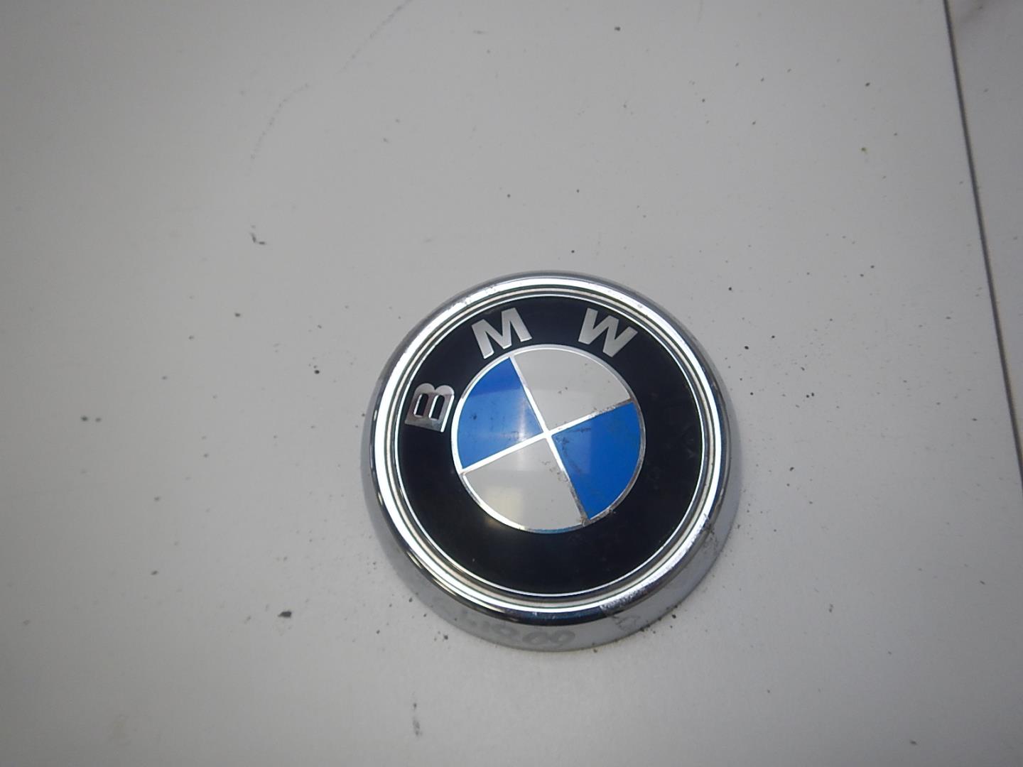 Эмблема на крышку багажника