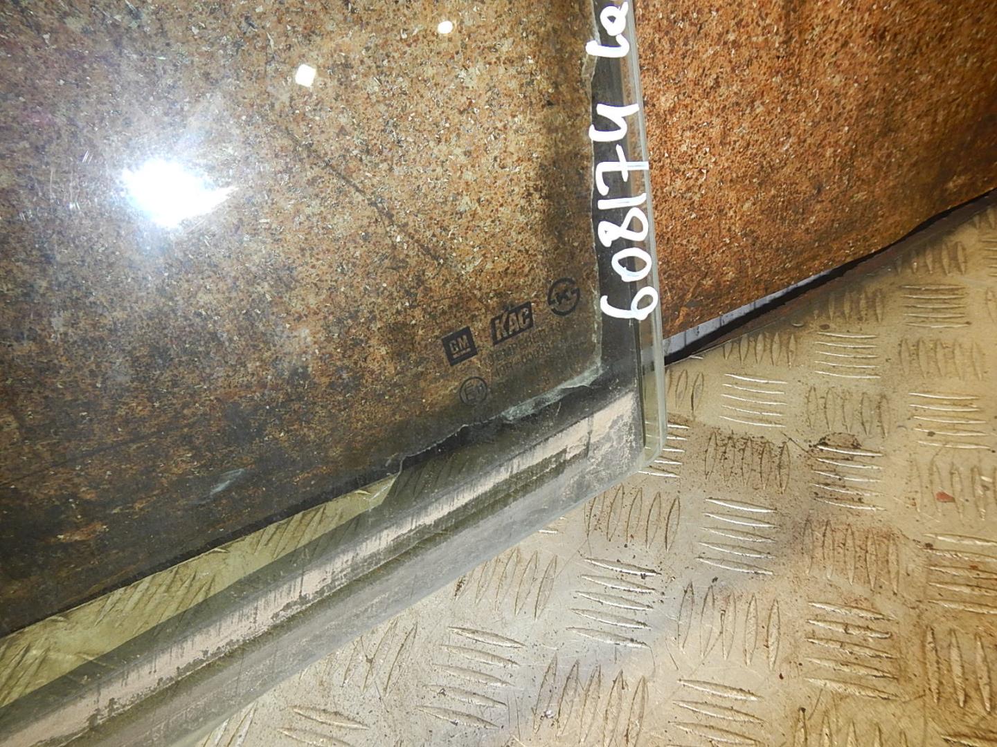 Стекло двери задней левой
