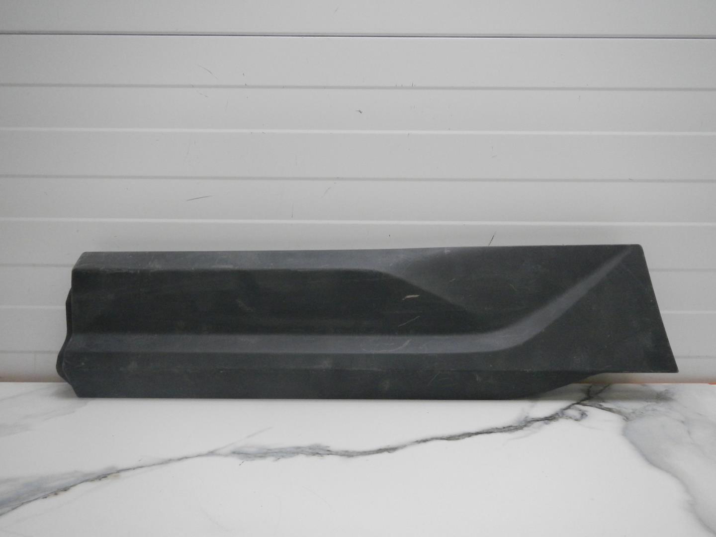 Молдинг задней правой двери