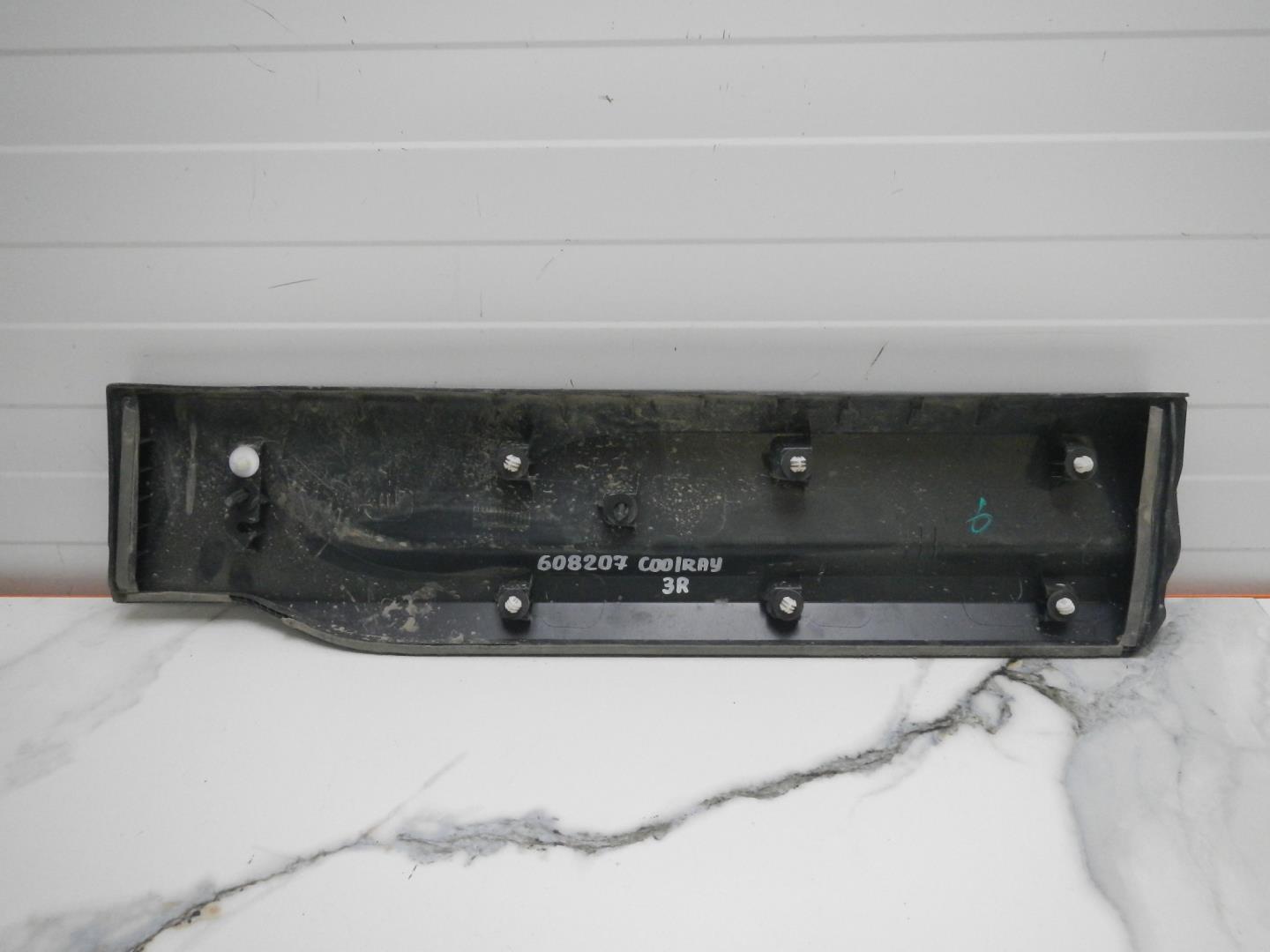 Молдинг задней правой двери