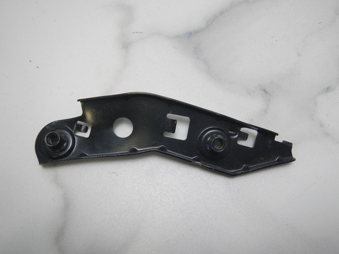 Кронштейн переднего бампера правый