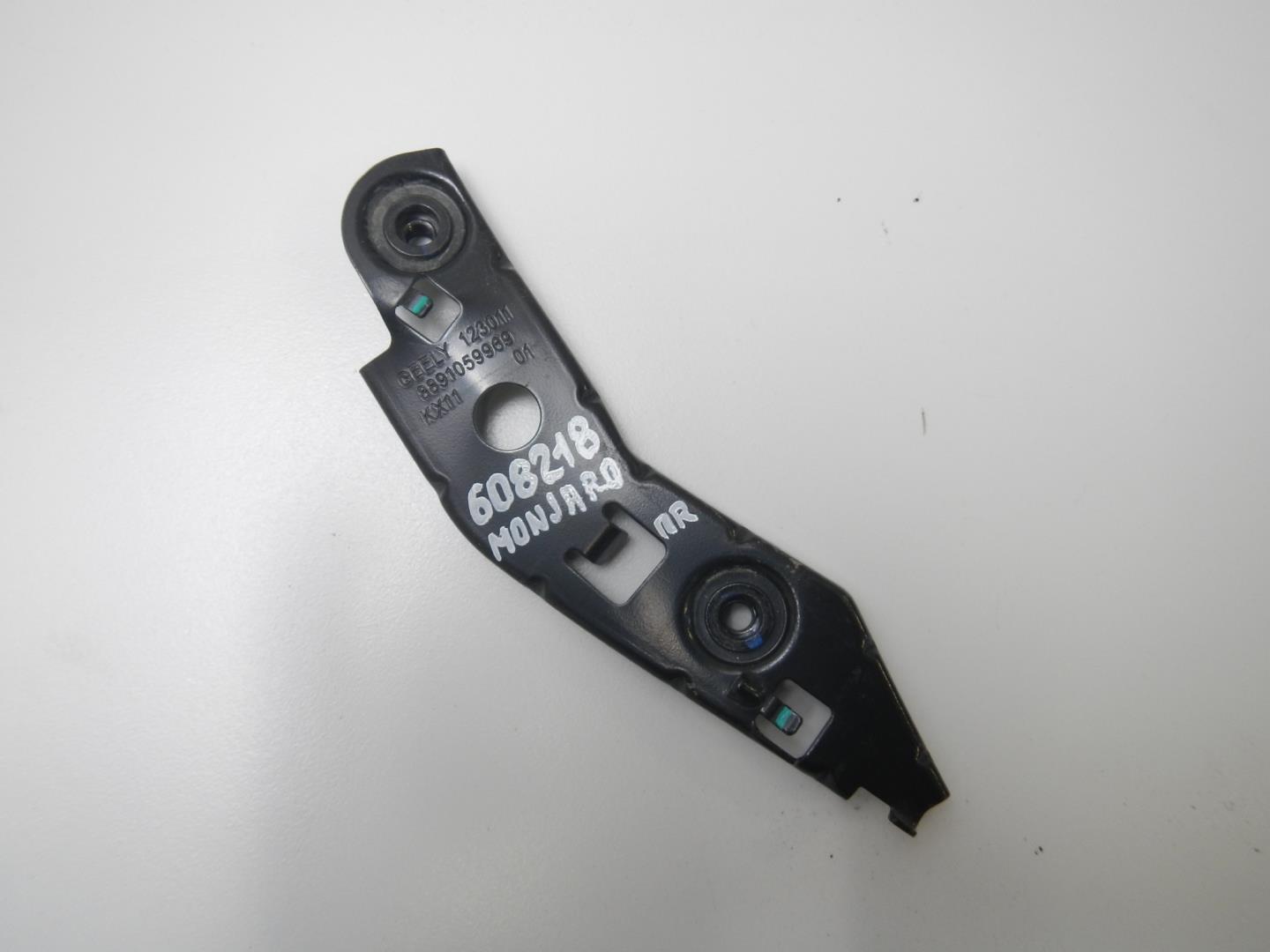 Кронштейн переднего бампера правый