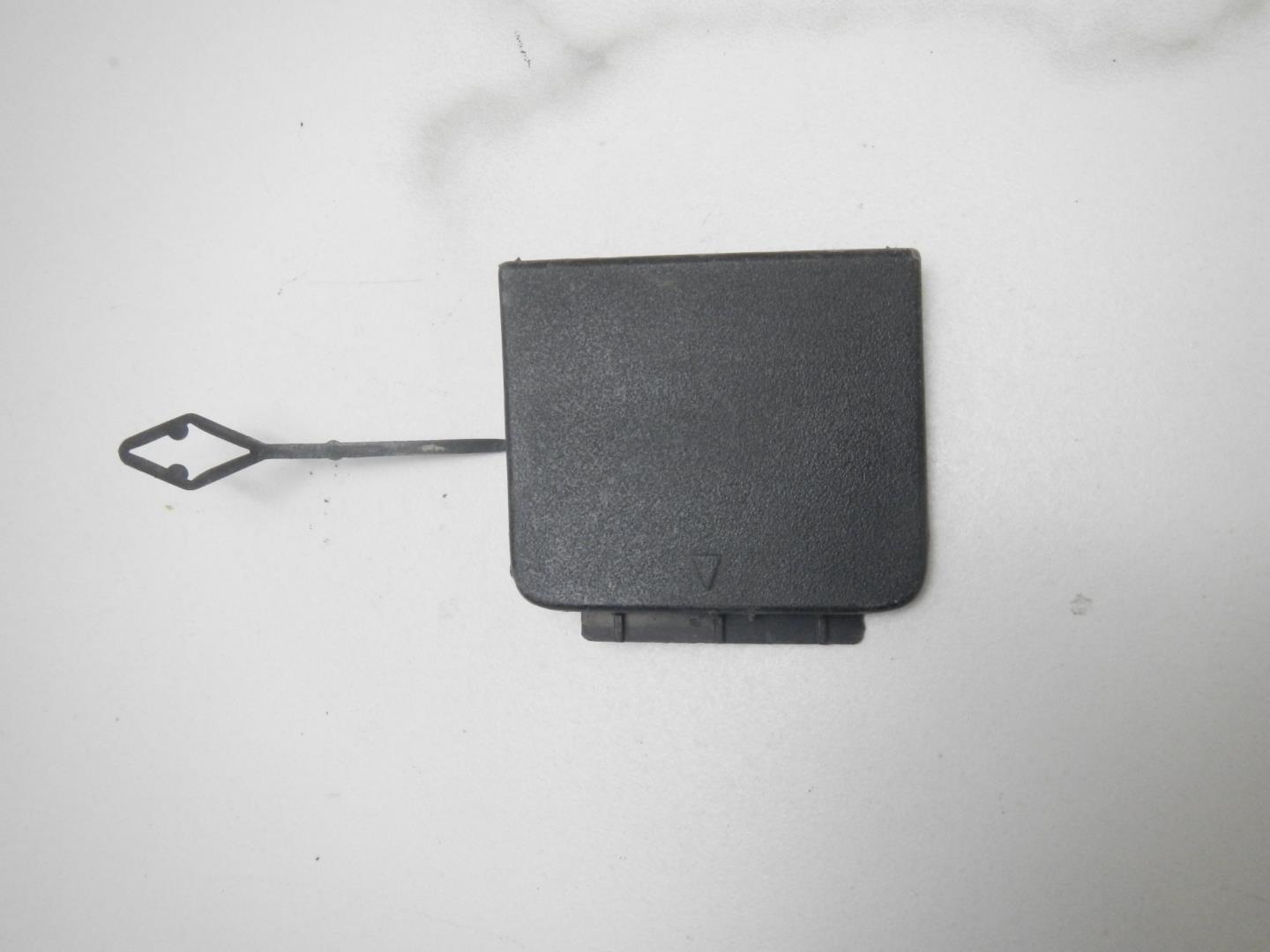 Заглушка буксировочного крюка