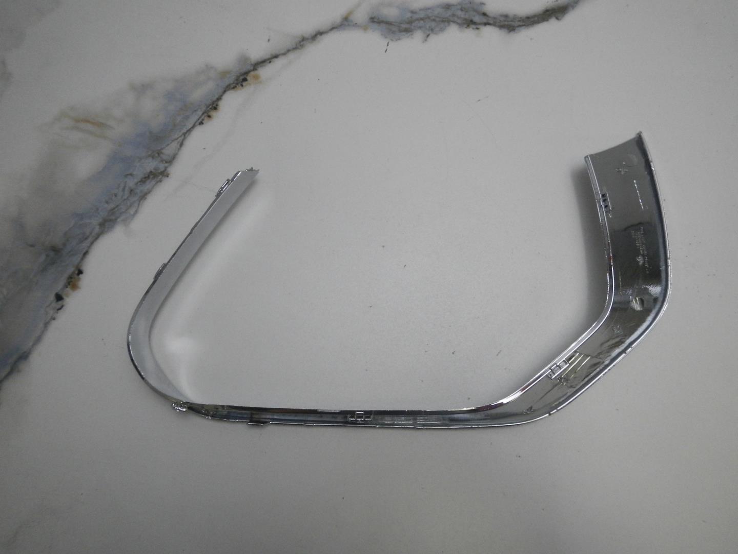 Накладка переднего бампера левая для ExLX 19> 