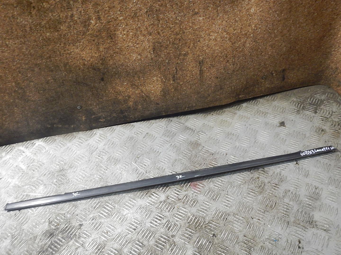 Накладка стекла заднего правого