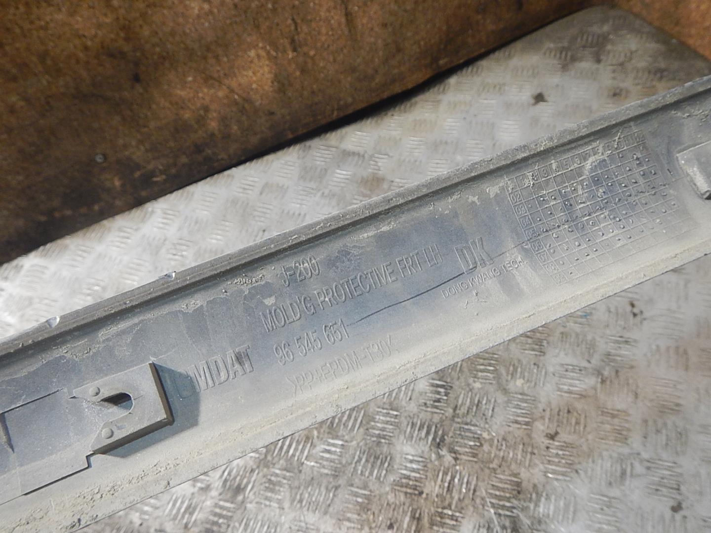 Молдинг передней левой двери