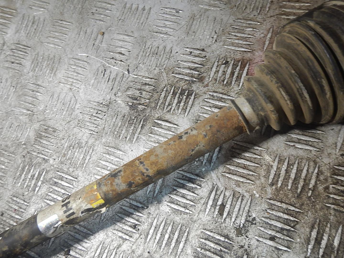 Полуось передняя правая