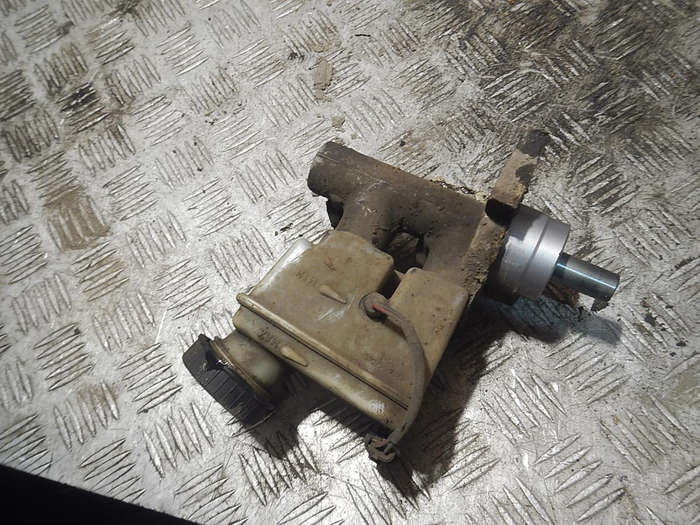 Цилиндр тормозной главный