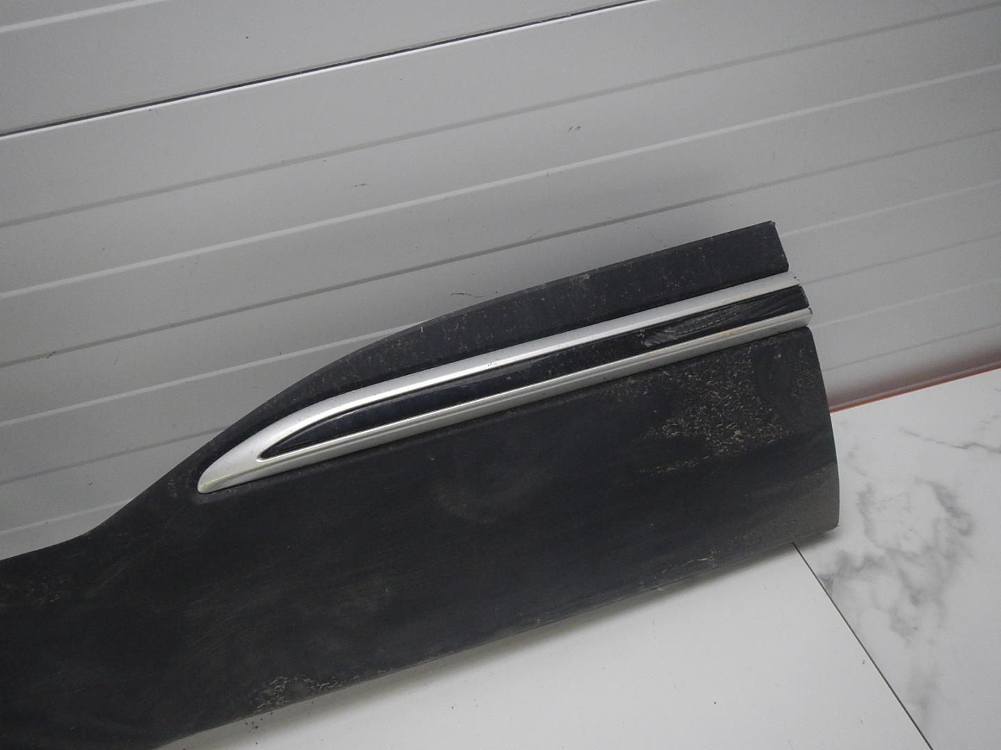 Молдинг задней правой двери