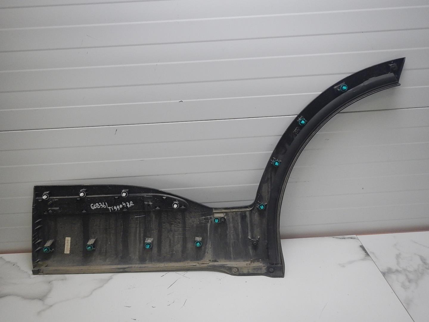 Молдинг задней правой двери