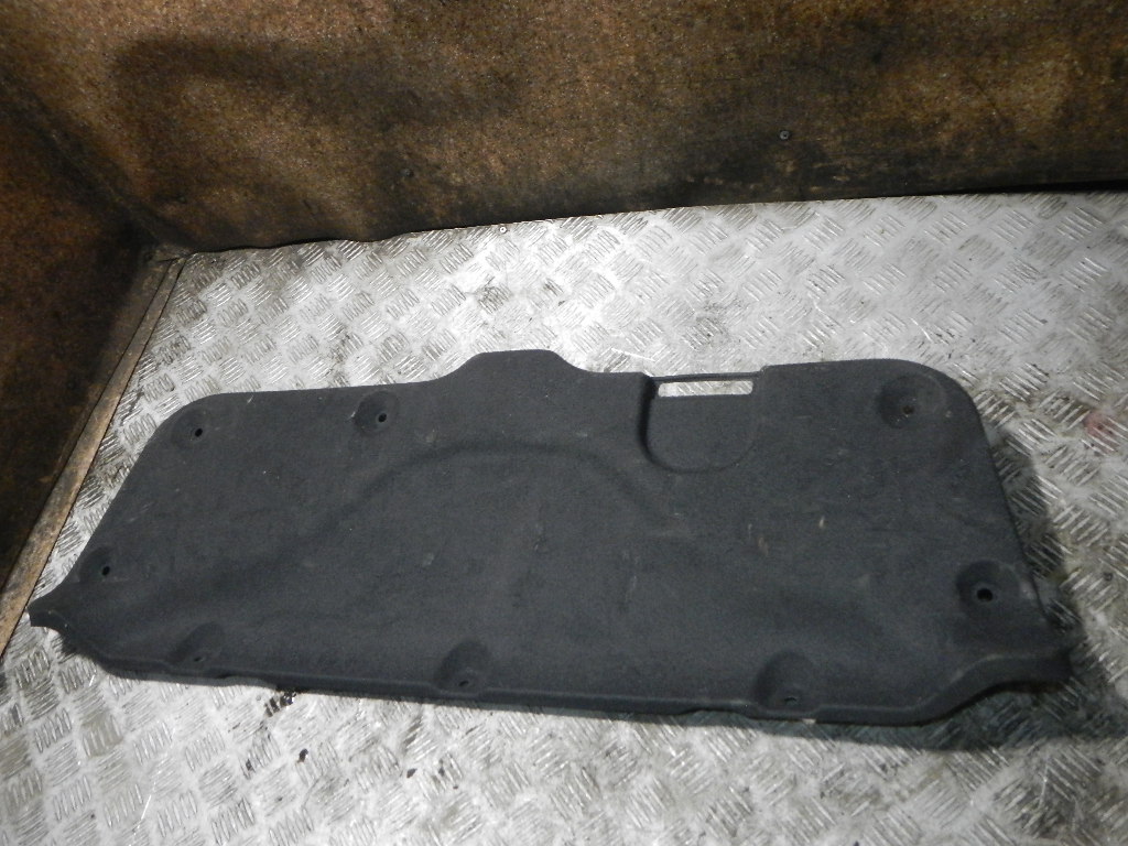 Обшивка крышки багажника