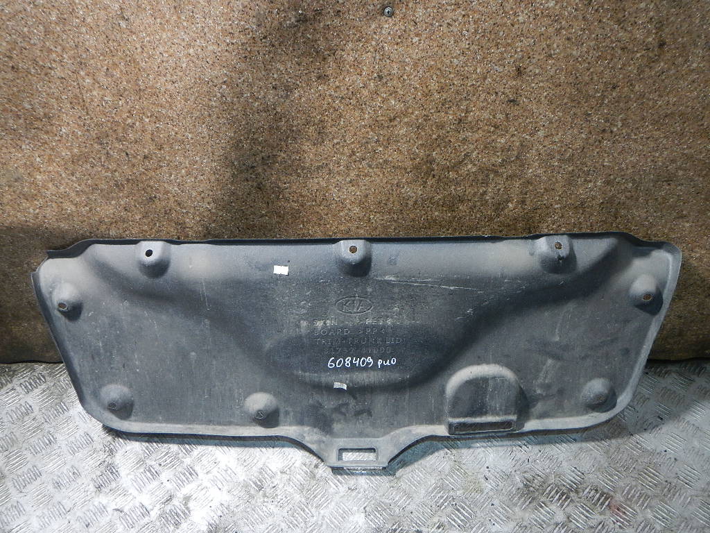 Обшивка крышки багажника