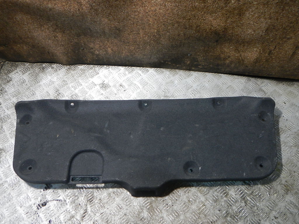 Обшивка крышки багажника