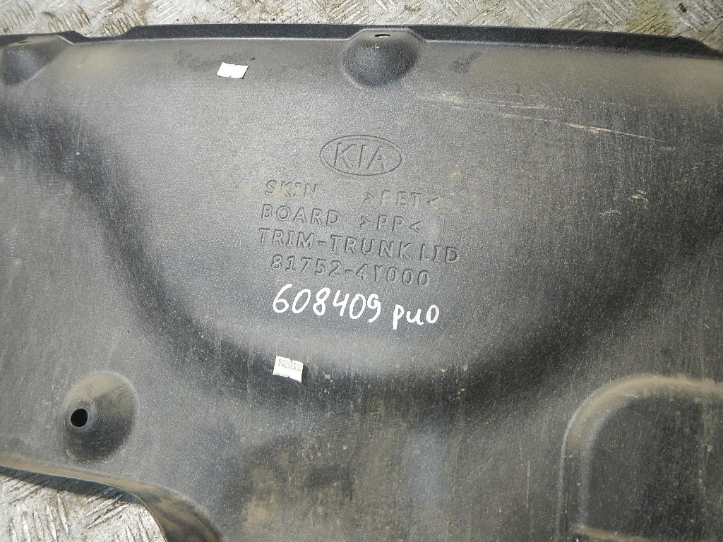 Обшивка крышки багажника