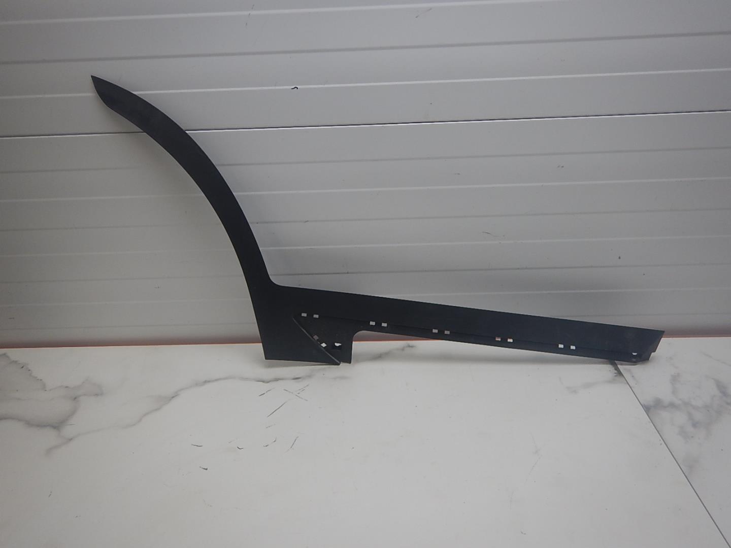 Молдинг задней правой двери