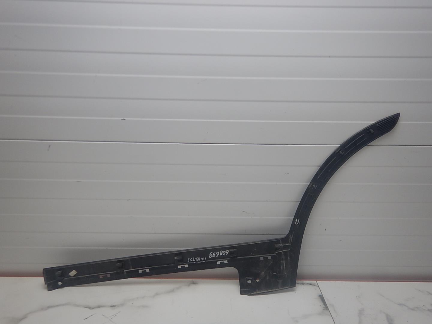 Молдинг задней правой двери