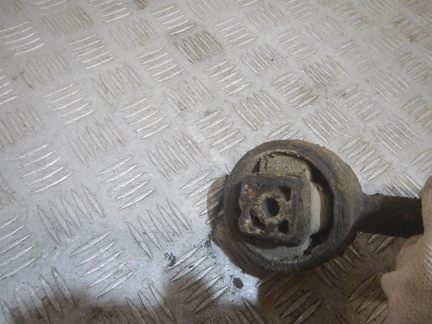 Опора двигателя правая