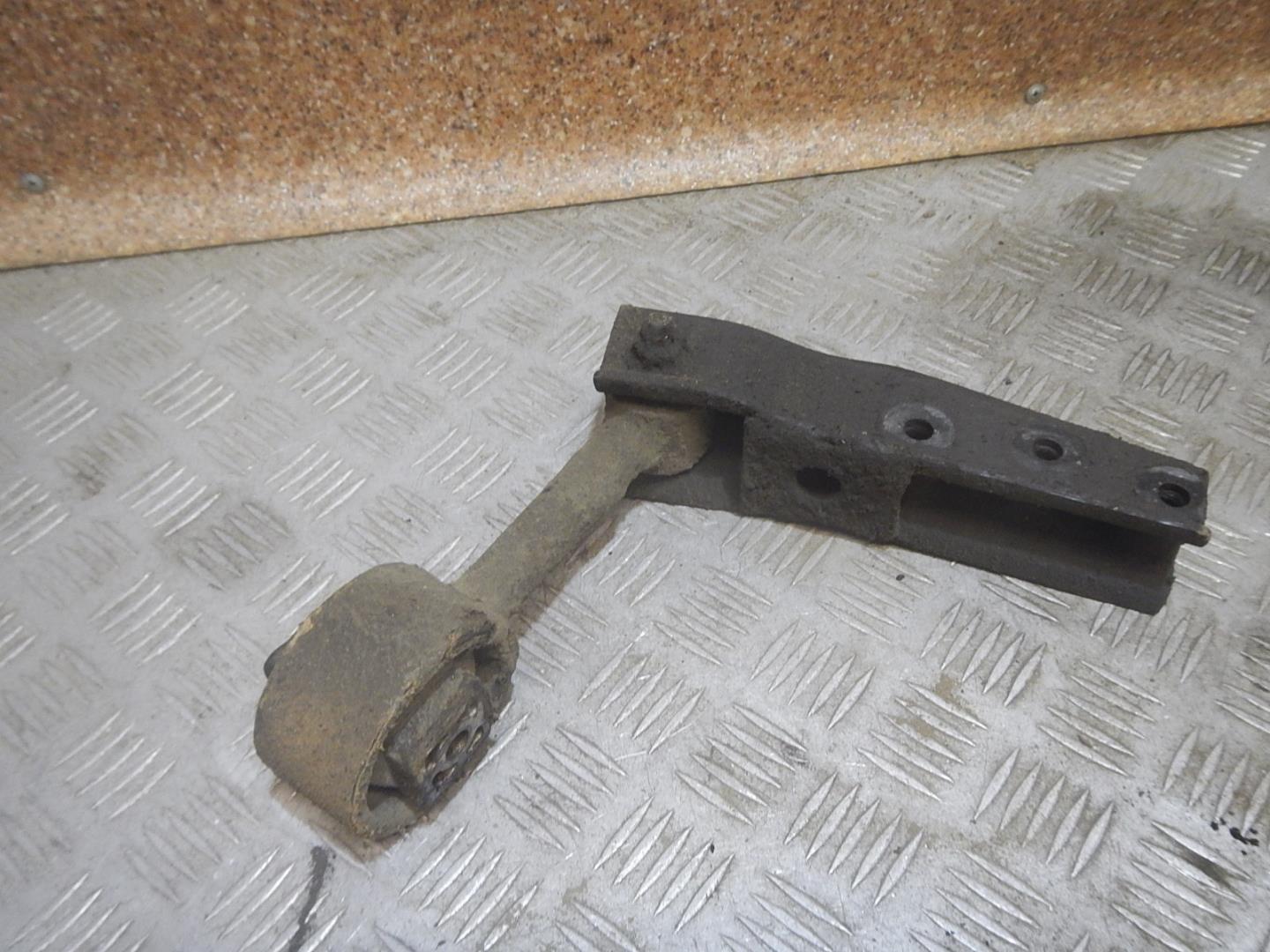 Опора двигателя правая