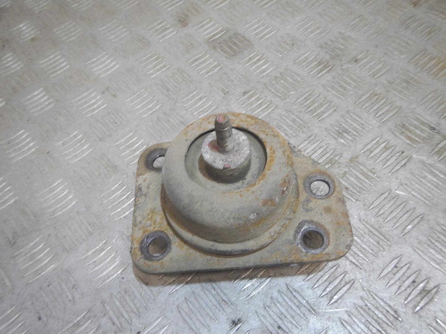 Опора двигателя правая