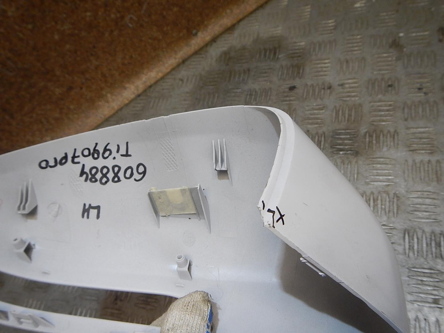 Крышка зеркала внутренняя левая