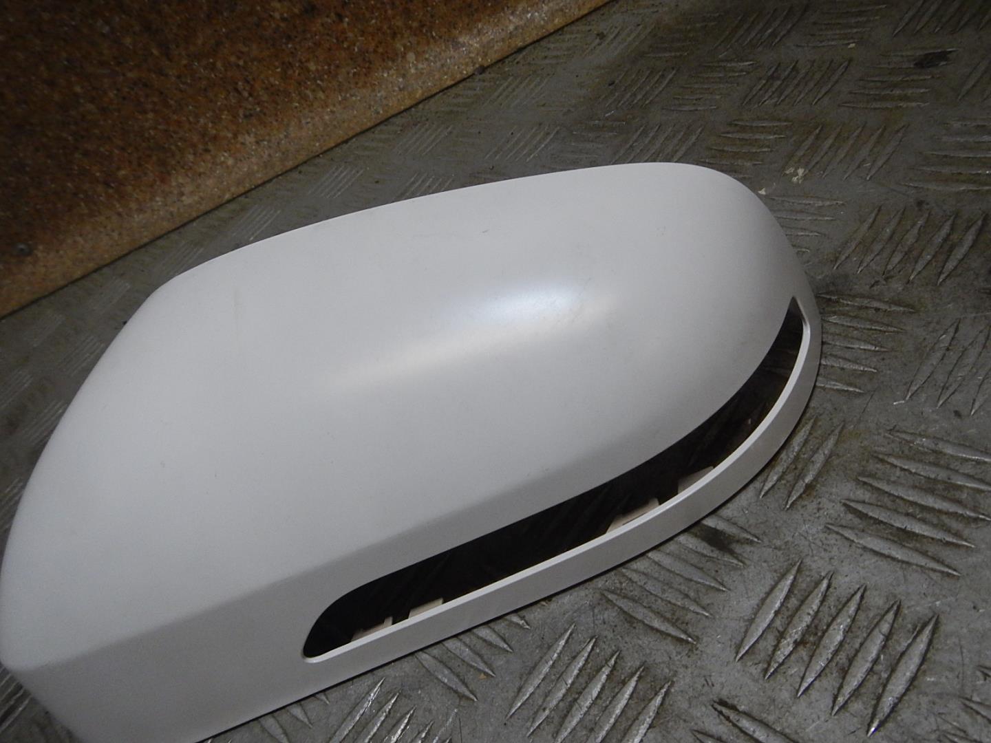 Крышка зеркала внутренняя левая