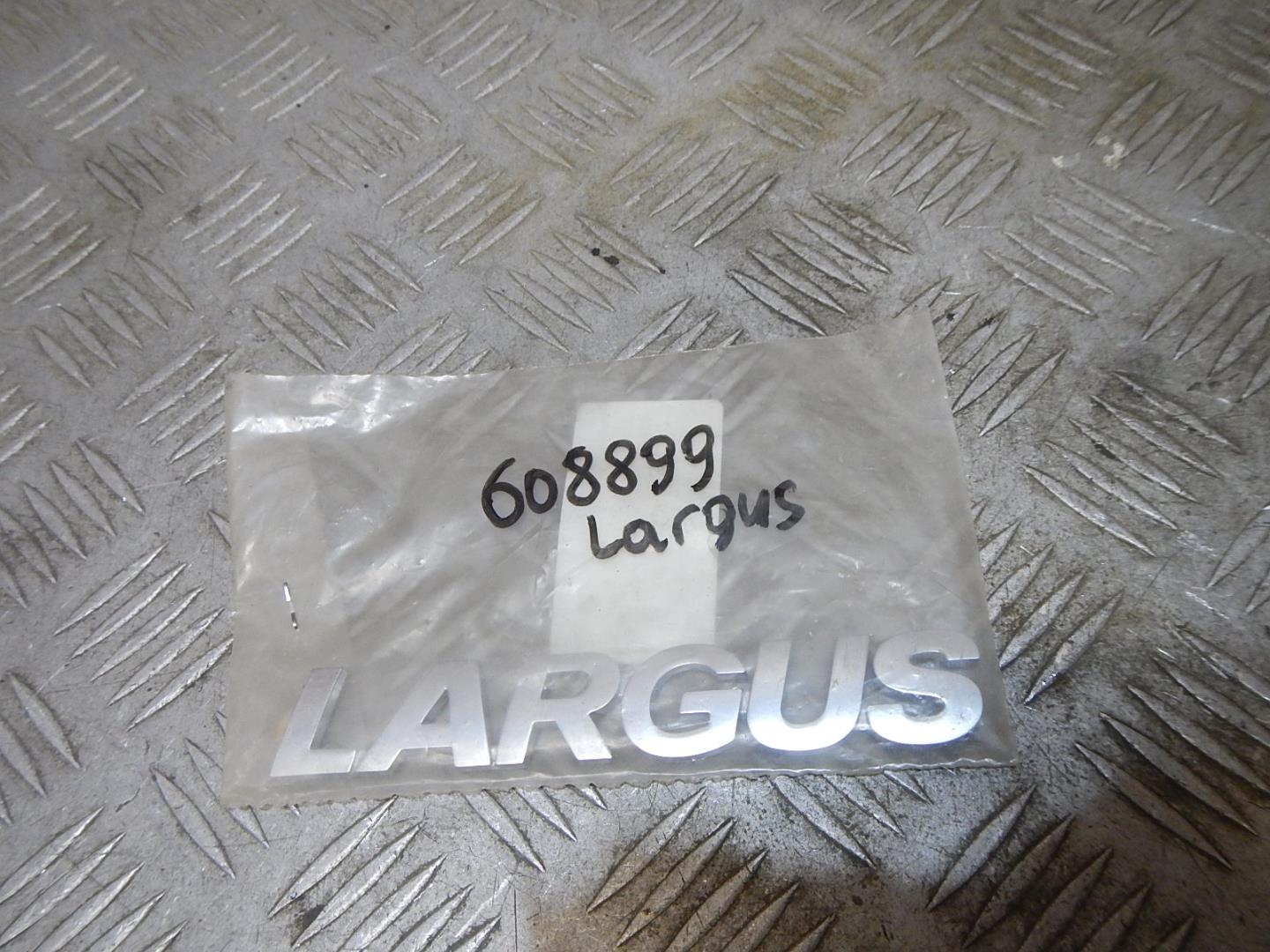 Эмблема на крышку багажника