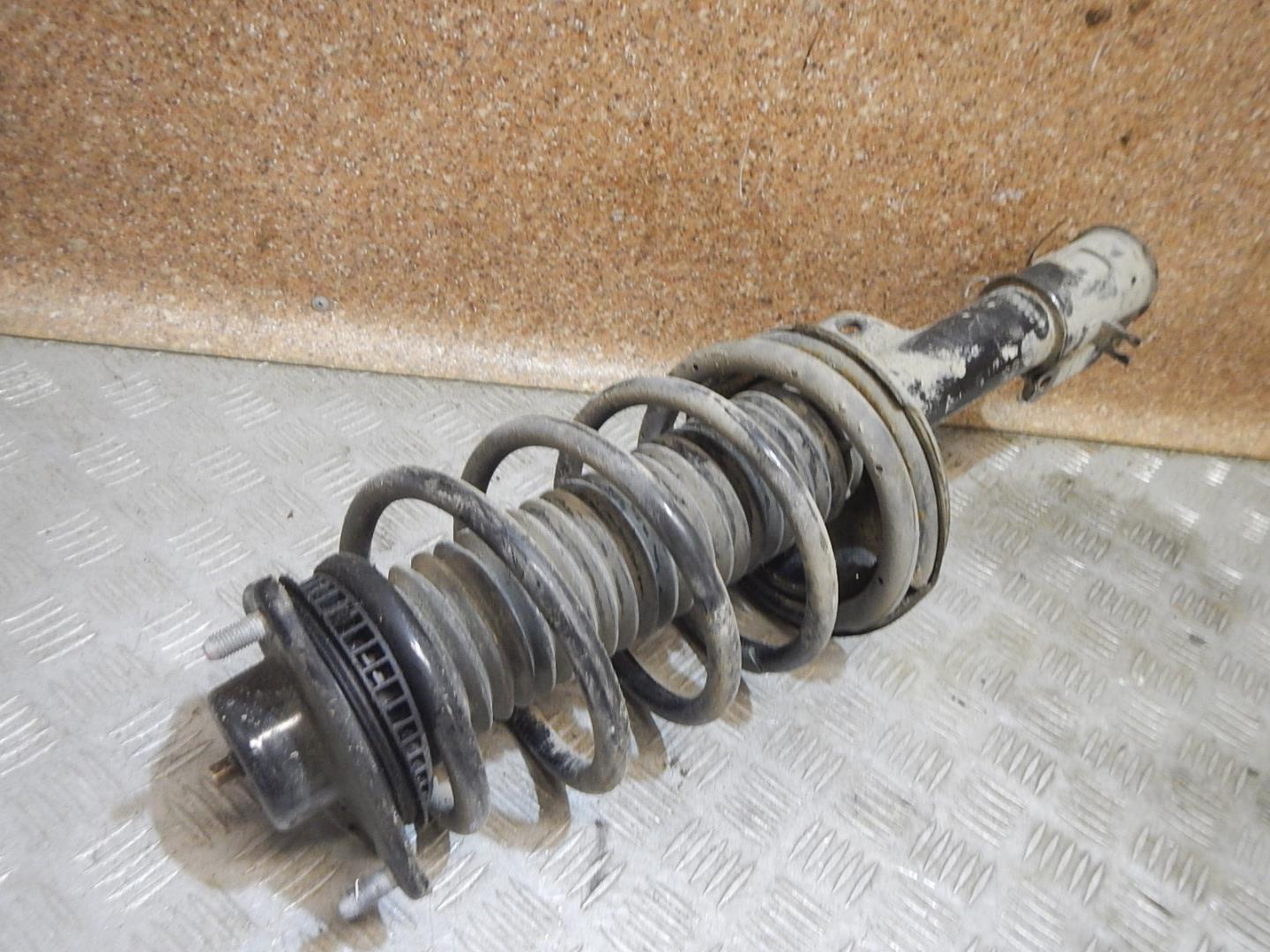 Амортизатор передний правый